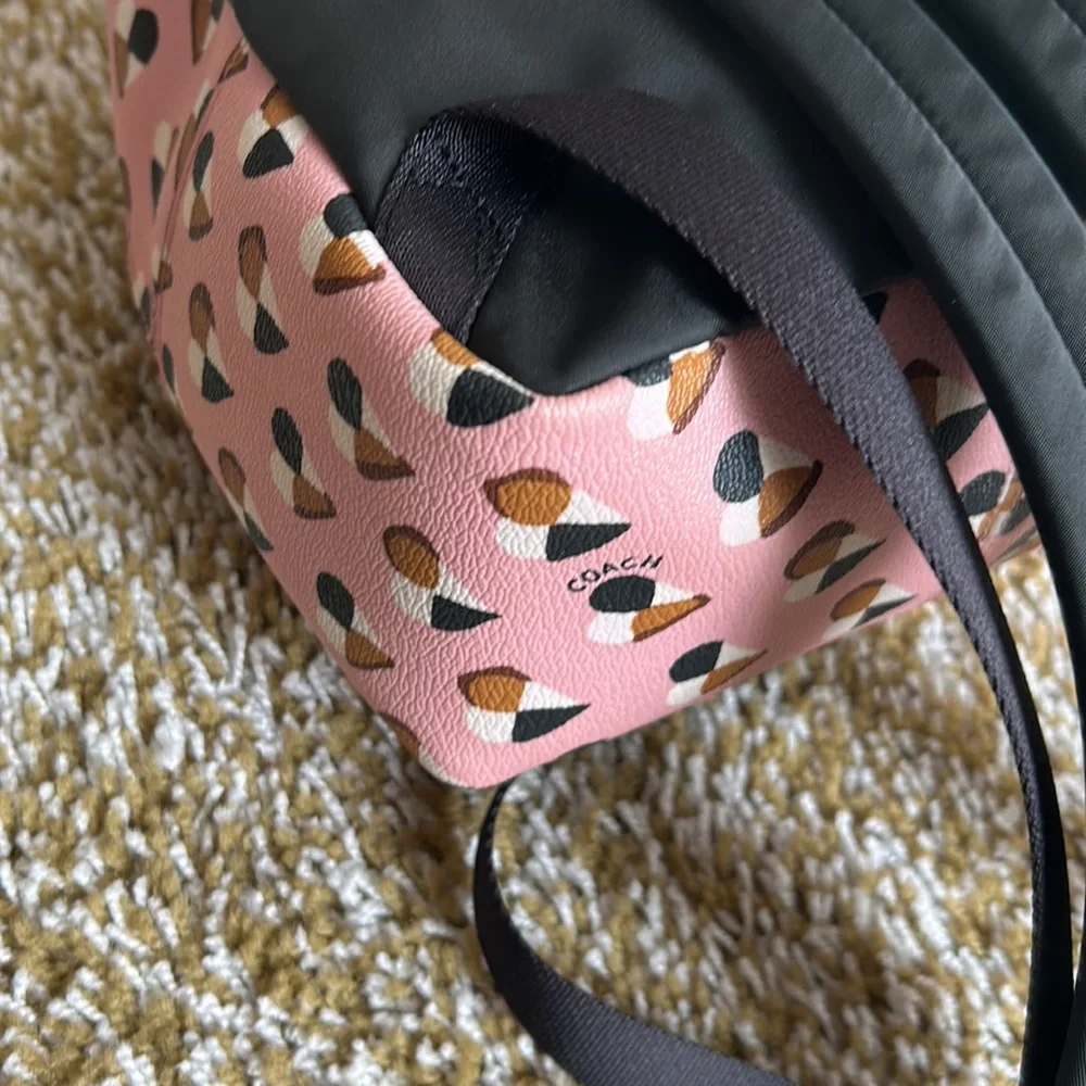 Coach - Picture 9 of 13